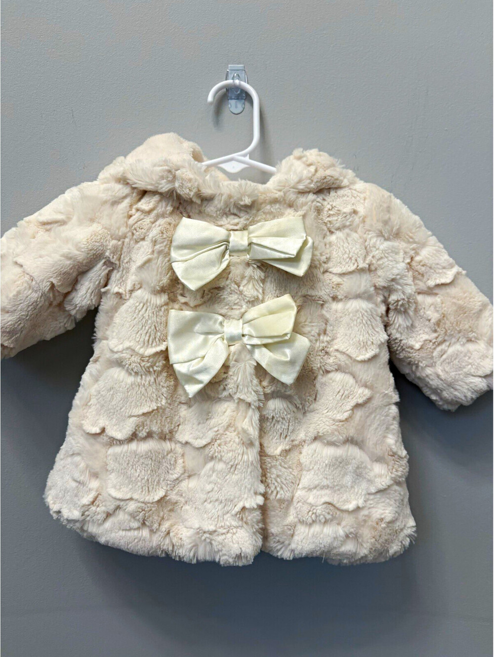 American Widgeon Ivory Faux Fur Hooded Coat Bow Girls 6M Fall/Winter
